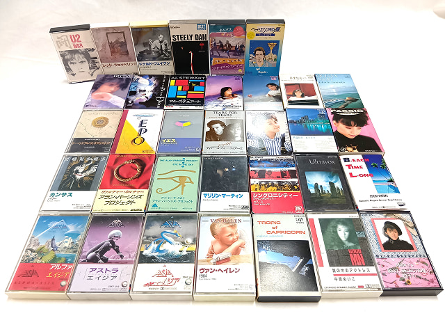 U2のカセットテープを含む51点を買取
