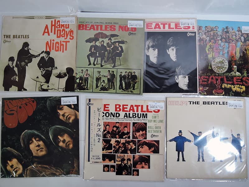 ビートルズの初回盤を含むレコード9点を買取